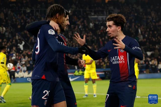 杰伦·布朗本赛季已经10次单节砍下15+，高居联盟第一（杰伦·布朗本季单节15+达成10次，领跑全联盟）