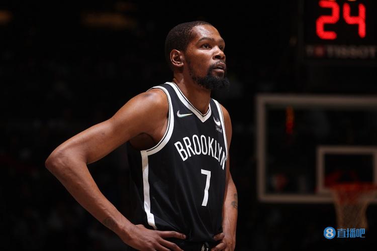 绿茵挥杆，心境随行——我的高尔夫初体验（碧草挥杆，心随球走——我的高尔夫初次邂逅）