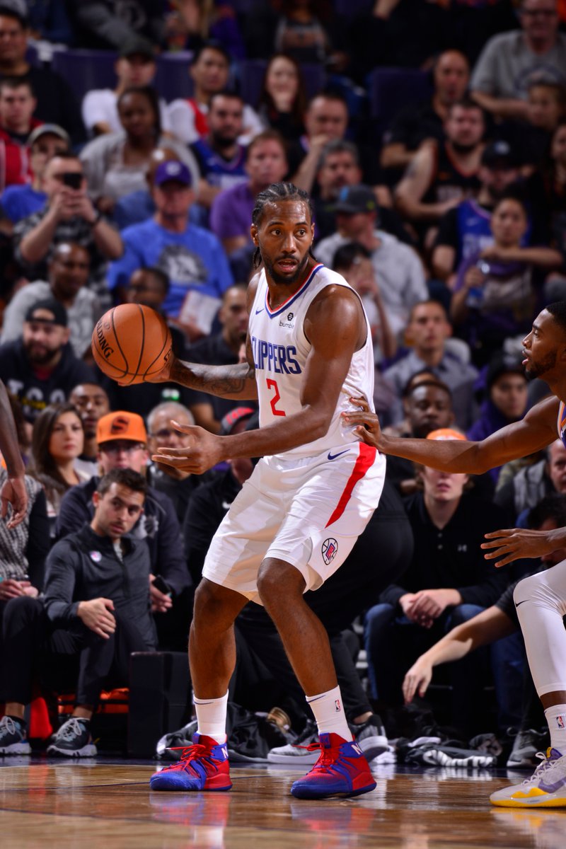 苏格兰女足队长卡思伯特与中国队比赛时头部受伤，被紧急送医（苏格兰女足队长卡思伯特在对阵中国队时头部受伤，紧急送医）