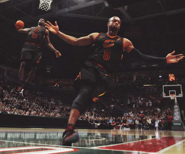 轻松！斯佩尔曼出战22分钟高效砍下17分5板 正负值高达+38！（斯佩尔曼仅用22分钟砍下17分5板，正负值爆表+38）