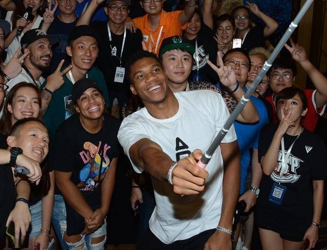 李金羽：只要大家愿意来看球，哪怕骂我，我也高兴（李金羽：只要球迷愿意进场看球，就算挨骂我也开心）