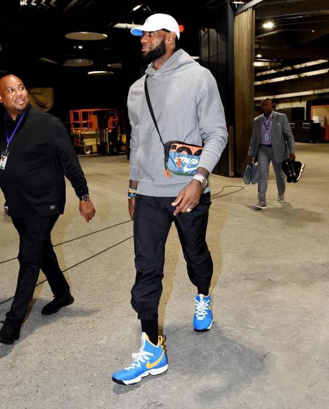 半场战报：比利亚雷亚尔1-0赫塔费，布坎南建功（半场：比利亚雷亚尔1-0领先赫塔费，布坎南破门）