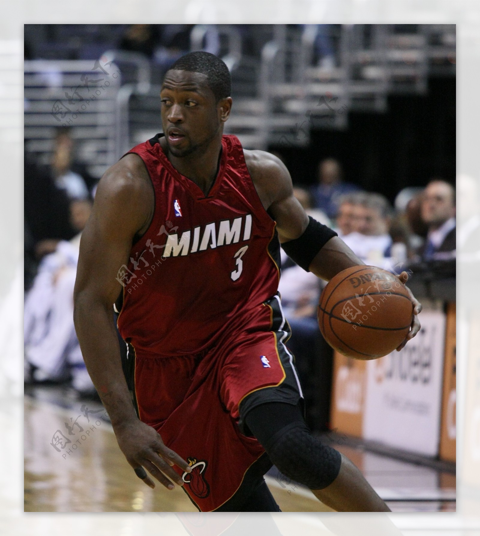 梅西因为足球改变性格！从天生内向到绝对领袖！（足球重塑梅西：从内向少年蜕变为绝对领袖）