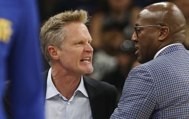 曼联对西汉姆的新布莱恩·姆贝莫罚球判决：裁判的智慧与争议（曼联vs西汉姆：布莱恩·姆贝莫点球判罚，裁判智慧与争议并存）