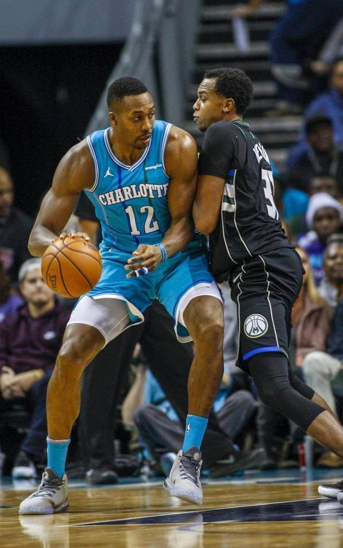 威少11月场均21+9+8，单月打出180俱乐部水准（威少11月场均21分9篮板8助攻，单月效率达180俱乐部标准）