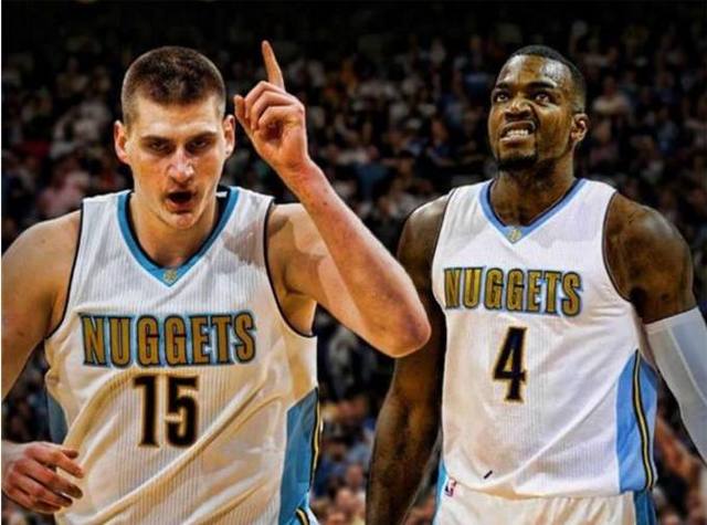 年终大战决赛实时赛况：姆巴佩暂领先C罗248票，火拼持续中（年终终极对决直播：姆巴佩暂以248票优势领先C罗，激战正酣）