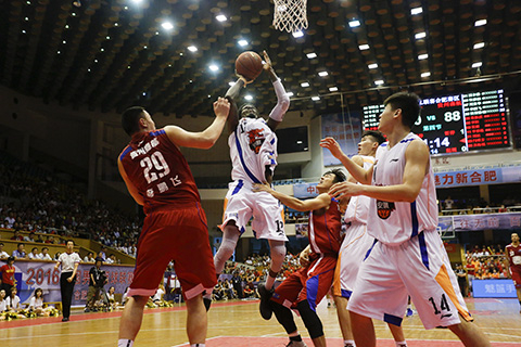 哈兰德造三球单骑救主震撼全场（哈兰德连造三球，力挽狂澜引爆全场）