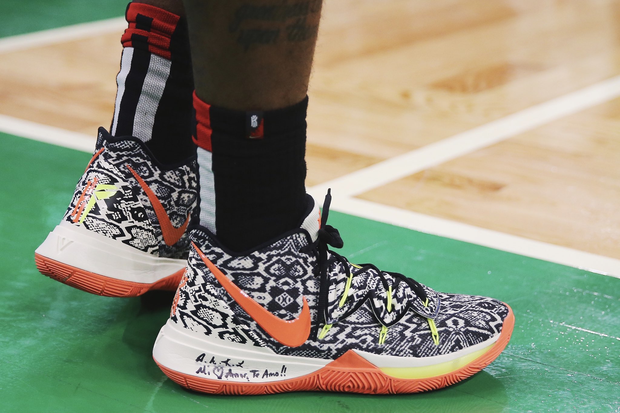 高清：英超利物浦遭绝平3-3 萨拉赫枯坐替补席（高清：英超3-3惊魂，利物浦遭读秒扳平 萨拉赫全场未登场）