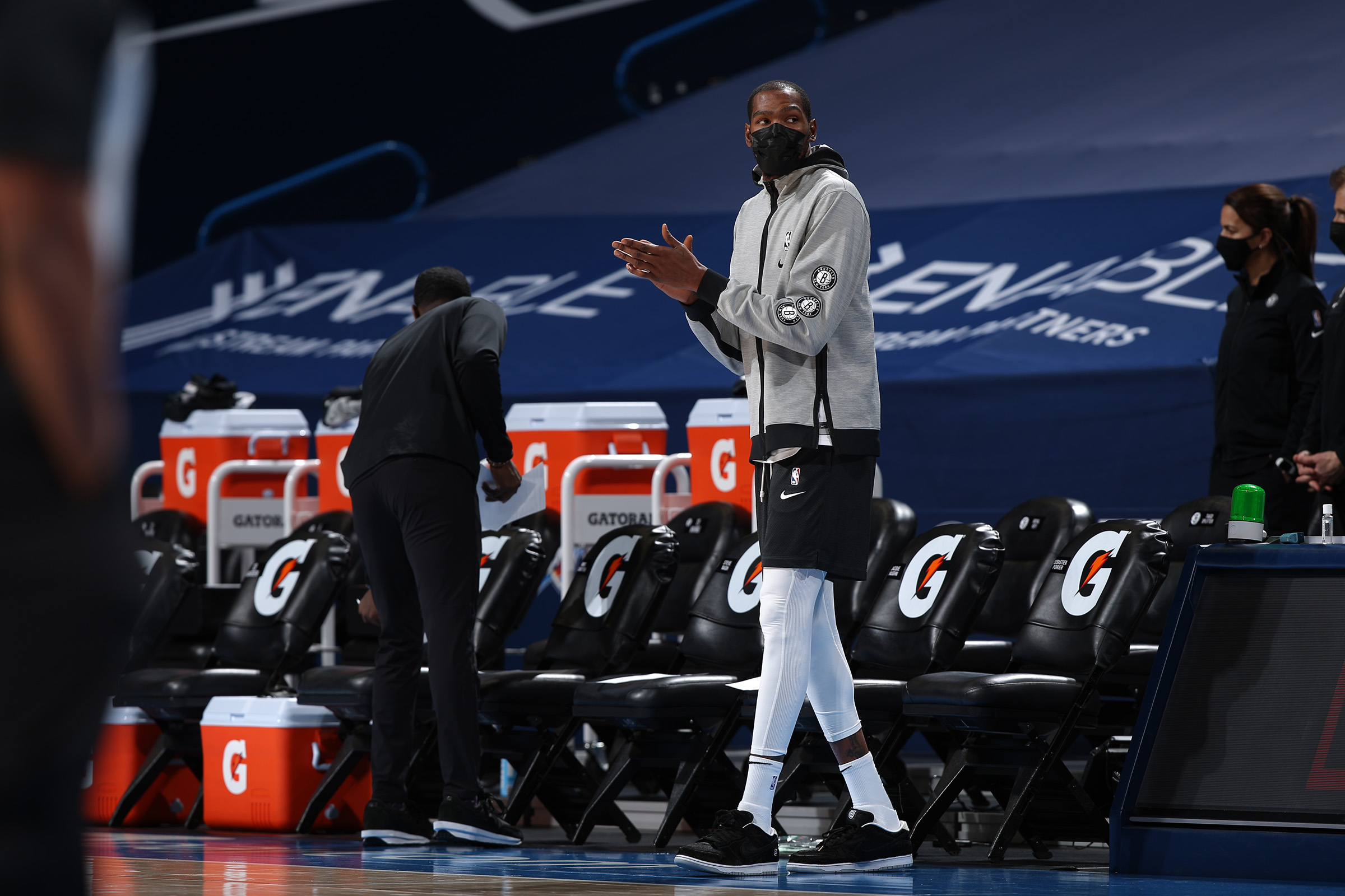 皮萨罗：罗马首要目标是欧冠资格，但再买几个人他们能争冠（皮萨罗：罗马当务之急是锁定欧冠席位，再补强几人就能冲冠）