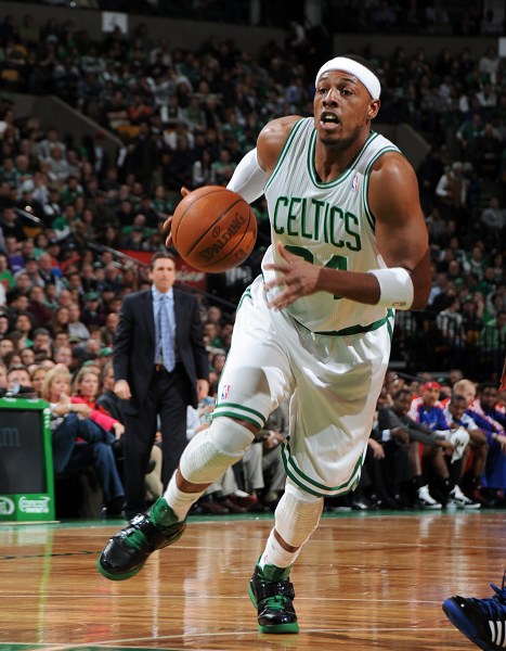 足球报：申花将利用今年最后两场亚冠来决定人员的去留（足球报：申花将以本年末两场亚冠检验阵容，敲定人员去留）